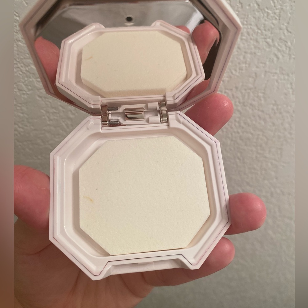 Fenty Beauty Powder - Picture 6 of 12